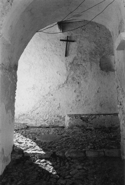 Archway with Cross, Casáres, Spain - Catch Utrecht