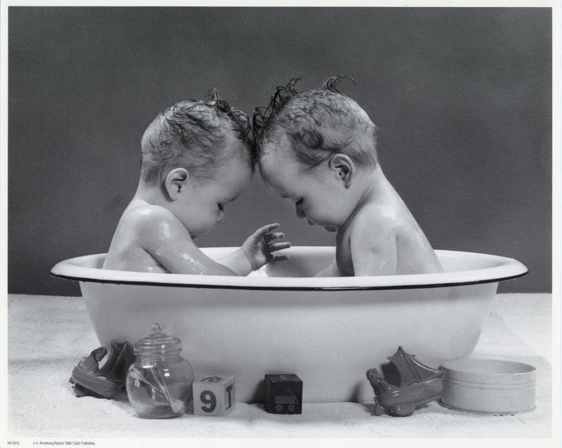 Babies in Bath - H. Armstrong Roberts (mini poster) - Catch Utrecht